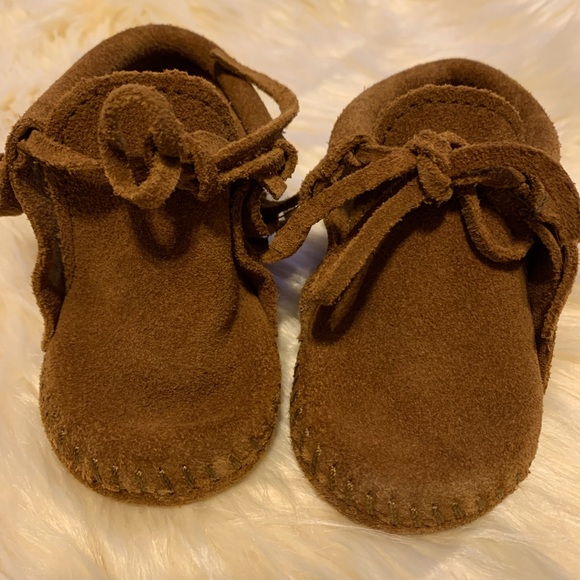 Baby minnetonkas size 1 & 2 - Picture 1 of 6